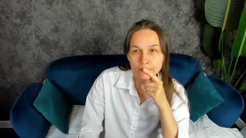 Snapshot of lillian_white1 chatting on February 23, 2025, 7:22 am lillian_white1 online show from February 23, 2025, 7:22 am