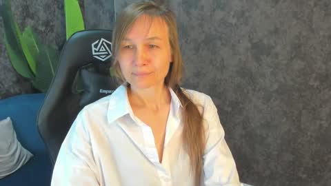 Snapshot of lillian_white1 chatting on September 27, 2025, 12:04 am lillian_white1 online show from September 27, 2025, 12:04 am