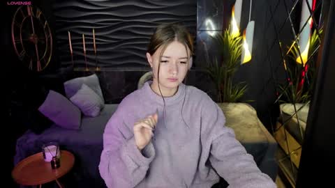 Snapshot of lily_moonlight chatting on December 26, 2024, 7:45 am Lily online show from December 26, 2024, 7:45 am