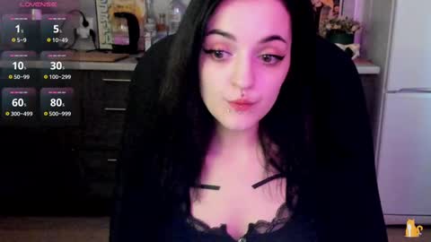 Lina 3  1715622743 online show from February 18, 2025, 8:05 am