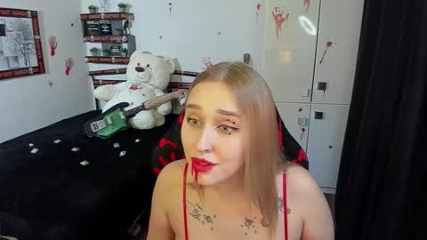 Lina online show from October 23, 2025, 9:35 pm