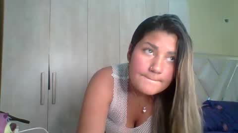 Snapshot of linda_blaze chatting on October 27, 2025, 8:24 pm linda_blaze online show from October 27, 2025, 8:24 pm