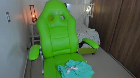 Snapshot of lisa_gerrard_ chatting on February 17, 2025, 3:09 pm Lisa  online show from February 17, 2025, 3:09 pm