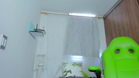 Snapshot of lisa_gerrard_ chatting on February 26, 2025, 6:32 pm Lisa  online show from February 26, 2025, 6:32 pm