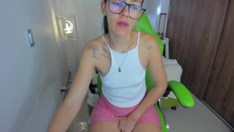 Snapshot of lisa_gerrard_ chatting on March 10, 2025, 3:30 pm Lisa  online show from March 10, 2025, 3:30 pm