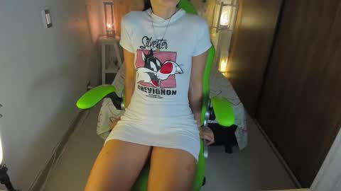 Snapshot of lisa_gerrard_ chatting on October 17, 2025, 11:46 am Lisa  online show from October 17, 2025, 11:46 am