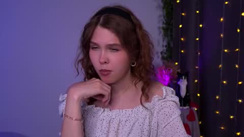 Snapshot of lisa_roses chatting on November 9, 2025, 9:13 pm Lisa online show from November 9, 2025, 9:13 pm