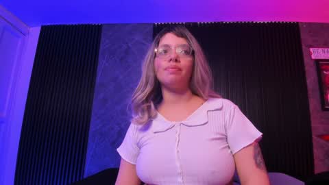 Snapshot of little_maeve chatting on December 27, 2024, 3:53 am Maeve  online show from December 27, 2024, 3:53 am