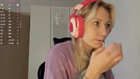 Lana online show from October 10, 2025, 8:46 am