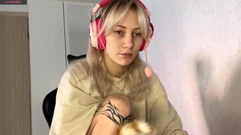 Lana online show from October 18, 2025, 8:15 am