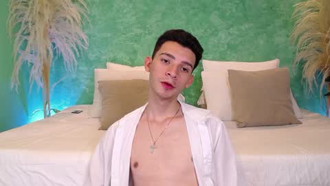 Snapshot of little_twiink chatting on February 1, 2025, 7:34 pm Juan Ferrer online show from February 1, 2025, 7:34 pm