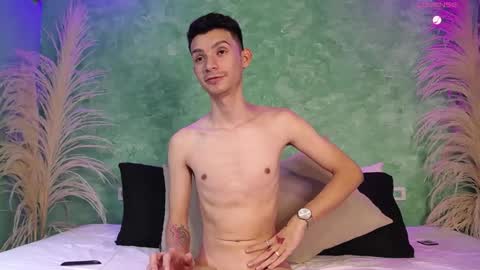 Snapshot of little_twiink chatting on March 6, 2025, 5:54 pm Juan Ferrer online show from March 6, 2025, 5:54 pm