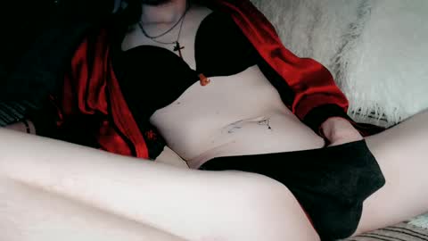 Snapshot of littlebuddycze chatting on February 9, 2025, 5:50 am Malej Kmo online show from February 9, 2025, 5:50 am