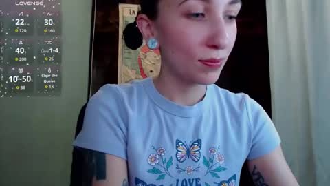 Snapshot of littlehanna1 chatting on November 6, 2025, 6:20 pm babywillsmile online show from November 6, 2025, 6:20 pm