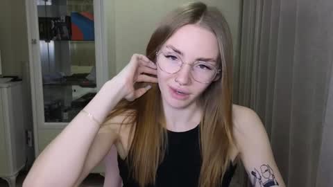 Snapshot of littlevildevil chatting on December 2, 2024, 4:09 pm Eliana online show from December 2, 2024, 4:09 pm