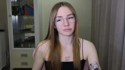 Snapshot of littlevildevil chatting on December 6, 2024, 11:44 am Eliana online show from December 6, 2024, 11:44 am