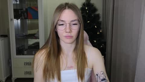 Snapshot of littlevildevil chatting on December 13, 2024, 12:06 pm Eliana online show from December 13, 2024, 12:06 pm