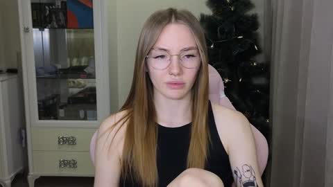 Snapshot of littlevildevil chatting on December 17, 2024, 2:11 pm Eliana online show from December 17, 2024, 2:11 pm