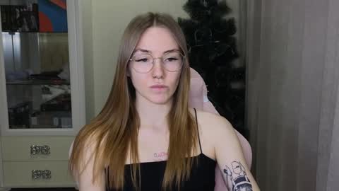 Snapshot of littlevildevil chatting on December 20, 2024, 2:38 pm Eliana online show from December 20, 2024, 2:38 pm