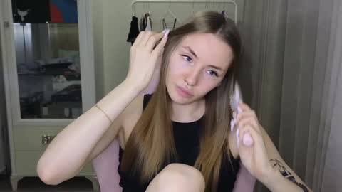 Snapshot of littlevildevil chatting on January 18, 2025, 2:12 pm Eliana online show from January 18, 2025, 2:12 pm