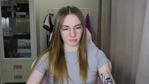 Snapshot of littlevildevil chatting on January 27, 2025, 11:54 am Eliana online show from January 27, 2025, 11:54 am