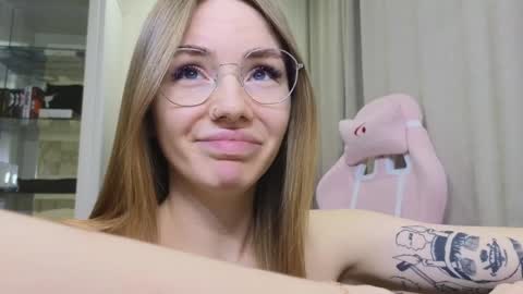 Snapshot of littlevildevil chatting on January 28, 2025, 11:17 am Eliana online show from January 28, 2025, 11:17 am