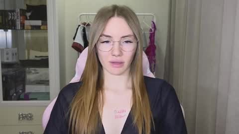 Snapshot of littlevildevil chatting on January 29, 2025, 11:30 am Eliana online show from January 29, 2025, 11:30 am