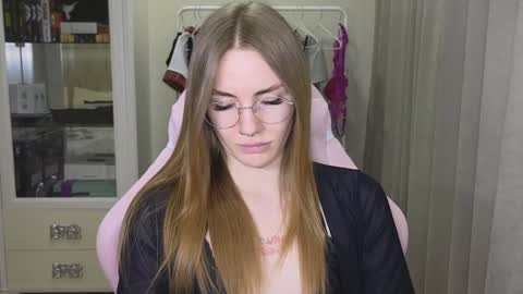 Snapshot of littlevildevil chatting on January 29, 2025, 2:32 pm Eliana online show from January 29, 2025, 2:32 pm