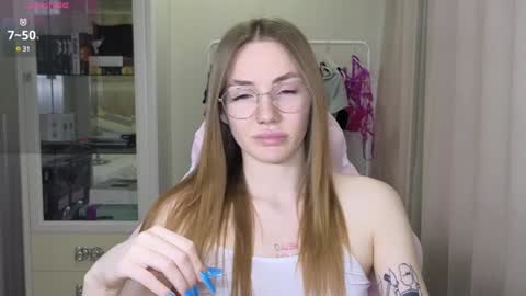 Snapshot of littlevildevil chatting on February 6, 2025, 10:37 am Eliana online show from February 6, 2025, 10:37 am