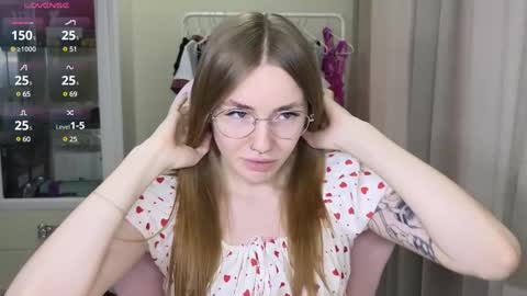 Snapshot of littlevildevil chatting on February 14, 2025, 11:53 am Eliana online show from February 14, 2025, 11:53 am