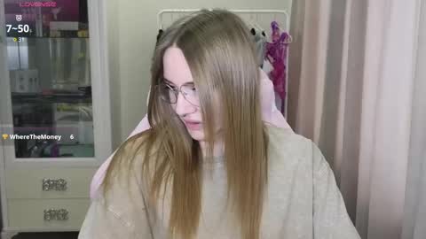 Snapshot of littlevildevil chatting on February 22, 2025, 10:18 am Eliana online show from February 22, 2025, 10:18 am