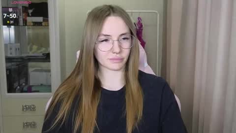 Snapshot of littlevildevil chatting on February 24, 2025, 11:10 am Eliana online show from February 24, 2025, 11:10 am