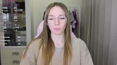 Snapshot of littlevildevil chatting on February 26, 2025, 2:25 pm Eliana online show from February 26, 2025, 2:25 pm