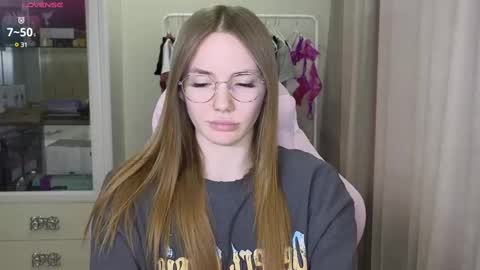 Snapshot of littlevildevil chatting on March 3, 2025, 12:05 pm Eliana online show from March 3, 2025, 12:05 pm