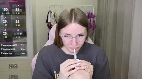 Snapshot of littlevildevil chatting on March 3, 2025, 3:09 pm Eliana online show from March 3, 2025, 3:09 pm