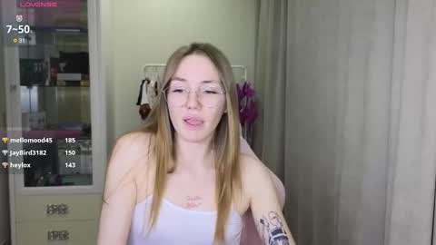 Snapshot of littlevildevil chatting on March 4, 2025, 2:10 pm Eliana online show from March 4, 2025, 2:10 pm