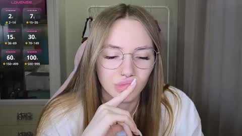 Snapshot of littlevildevil chatting on March 7, 2025, 11:07 am Eliana online show from March 7, 2025, 11:07 am