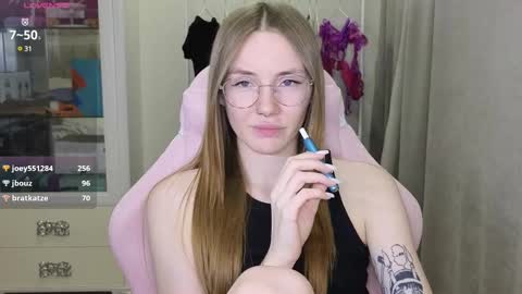 Snapshot of littlevildevil chatting on March 8, 2025, 3:13 pm Eliana online show from March 8, 2025, 3:13 pm