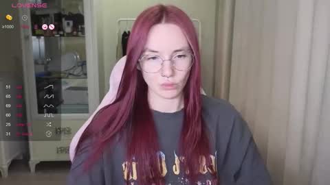 Snapshot of littlevildevil chatting on September 17, 2025, 11:01 am Eliana online show from September 17, 2025, 11:01 am