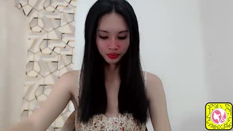 Snapshot of liviacum_ chatting on October 15, 2025, 11:27 pm Lvia online show from October 15, 2025, 11:27 pm