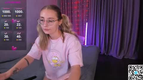 Snapshot of livyybosom chatting on September 22, 2025, 4:42 pm My name is Livy Nice to meet you Thumbs up please its important online show from September 22, 2025, 4:42 pm