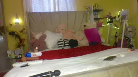 Snapshot of liyahs_lair chatting on September 17, 2025, 6:26 am liyah online show from September 17, 2025, 6:26 am