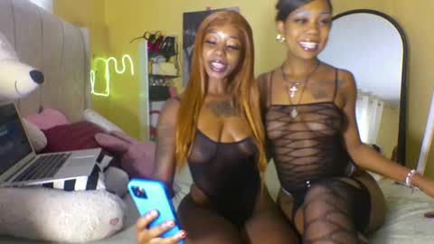 Snapshot of liyahs_lair chatting on October 19, 2025, 8:37 am liyah online show from October 19, 2025, 8:37 am