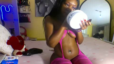 Snapshot of liyahs_lair chatting on November 9, 2025, 5:28 am liyah online show from November 9, 2025, 5:28 am