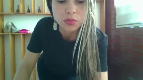 Snapshot of liz_28 chatting on October 27, 2025, 4:00 pm liz_28 online show from October 27, 2025, 4:00 pm