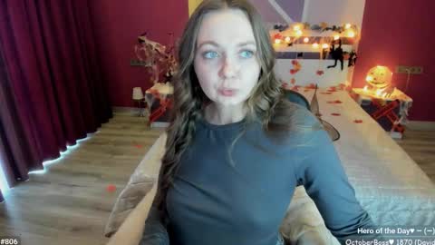 Girl next door online show from October 21, 2025, 11:33 am