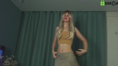 Snapshot of lizbethcoll chatting on January 18, 2025, 4:21 pm Sunnheart online show from January 18, 2025, 4:21 pm