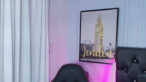 Snapshot of lizz_tender chatting on December 17, 2024, 11:39 am Lizz online show from December 17, 2024, 11:39 am