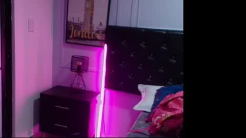 Snapshot of lizz_tender chatting on December 19, 2024, 11:18 am Lizz online show from December 19, 2024, 11:18 am