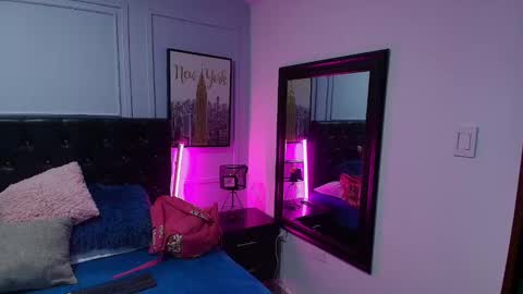 Snapshot of lizz_tender chatting on December 22, 2024, 11:22 am Lizz online show from December 22, 2024, 11:22 am